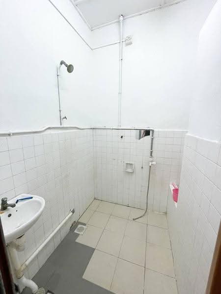 Rumah Teres 1-Tingkat untuk Dijual di Taman Hajjat (Batu Pahat) - Lik Xuan Chai - Bathroom - PropertyGuru.com.my