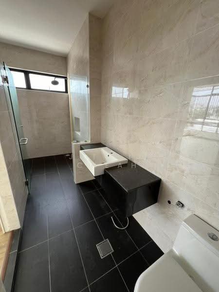 Semi-Detached House for Sale in Setia Tropika (Johor Bahru) - Jit Sin Cheah - Bathroom - PropertyGuru.com.my
