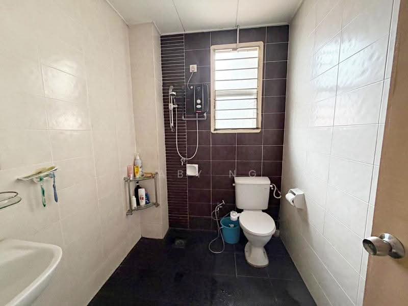 2.5-storey Terraced House for Sale in Pekan Batu 9 (Cheras) - Gaby Ng - Bathroom - PropertyGuru.com.my