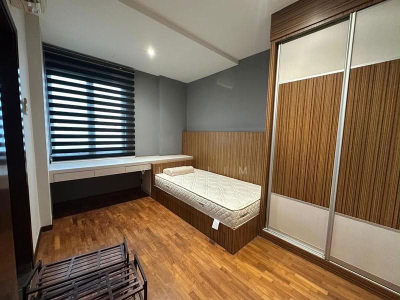 Pangsapuri untuk Dijual di Molek Pine 2 - Vic Lim - Bedroom - PropertyGuru.com.my