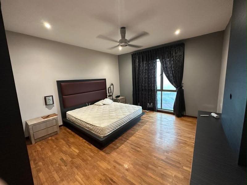 Pangsapuri untuk Dijual di Molek Pine 2 - Vic Lim - Bedroom - PropertyGuru.com.my