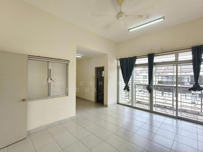 2-storey Terraced House for Sale in Alam Suria (Puncak Alam) - Rafedah Binti Abdul Aziz - Living Room - PropertyGuru.com.my