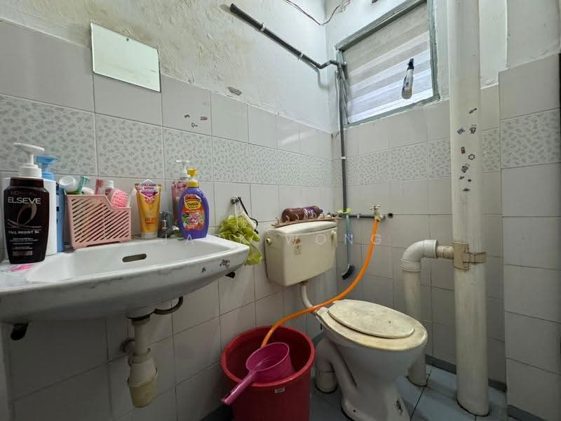 Flat for Sale at Perumahan Rakyat Lima Kedai - Jack Wong - Bathroom - PropertyGuru.com.my