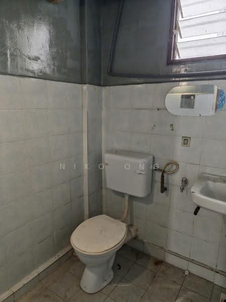 Rumah Flat untuk Disewa di Sri Lanang - Niko Ong - Bathroom - PropertyGuru.com.my