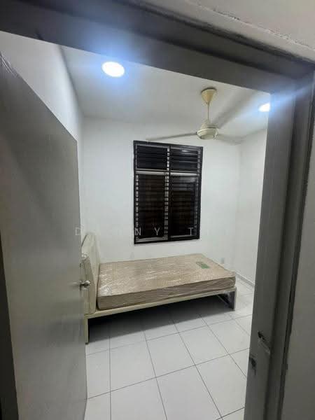 Condominium for Rent at Scott Towers @ Larkin JB - Danny Tey - Bedroom - PropertyGuru.com.my