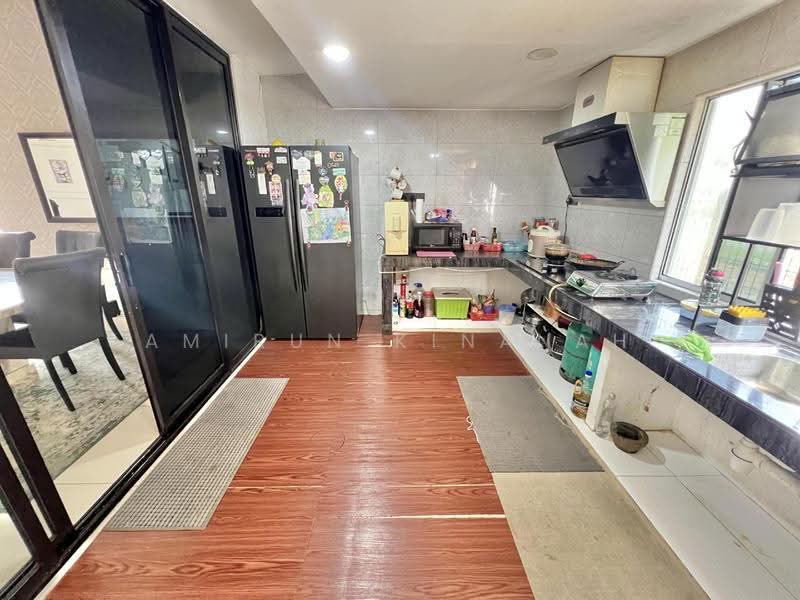 2-storey Terraced House for Sale in U16, Elmina Gardens (Shah Alam) - Amirun Kinanah - Kitchen - PropertyGuru.com.my