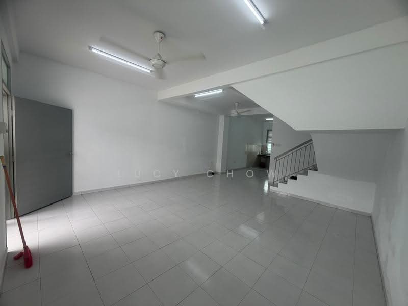 Terraced House for Rent in Taman Kundang Jaya (Rawang) - Lucy Chow - Living Room - PropertyGuru.com.my