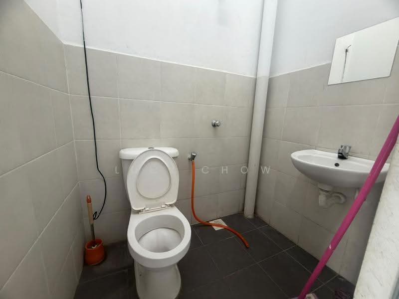 Terraced House for Rent in Taman Kundang Jaya (Rawang) - Lucy Chow - Bathroom - PropertyGuru.com.my
