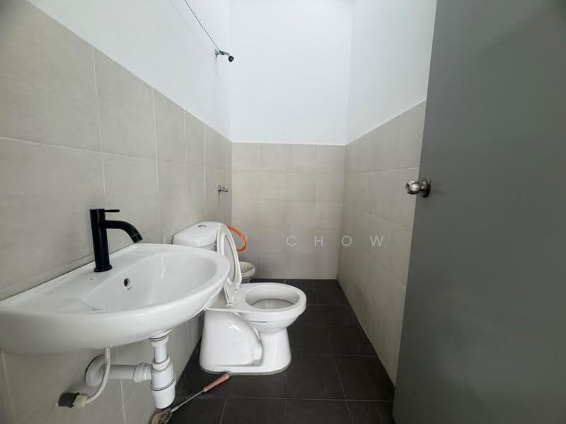 Terraced House for Rent in Taman Kundang Jaya (Rawang) - Lucy Chow - Bathroom - PropertyGuru.com.my
