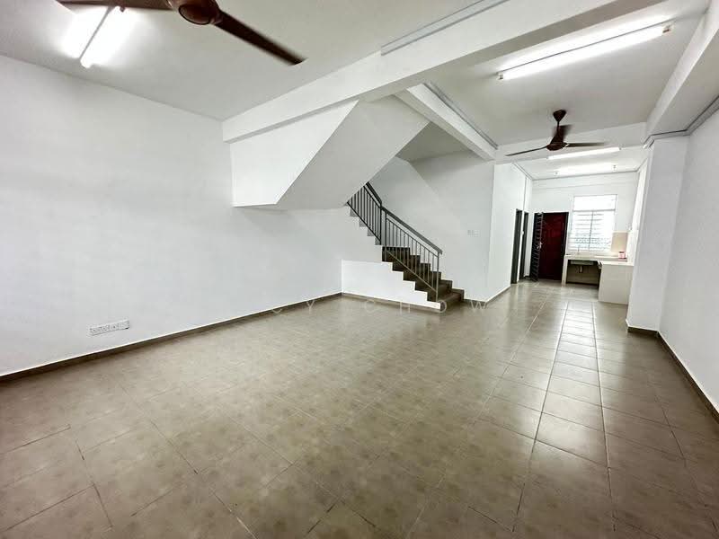 Terraced House for Rent in Taman Kundang Jaya (Rawang) - Lucy Chow - Living Room - PropertyGuru.com.my