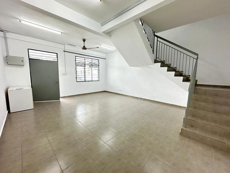 Terraced House for Rent in Taman Kundang Jaya (Rawang) - Lucy Chow - Living Room - PropertyGuru.com.my