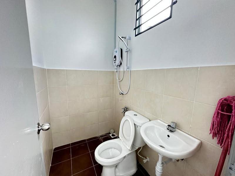Terraced House for Rent in Taman Kundang Jaya (Rawang) - Lucy Chow - Bathroom - PropertyGuru.com.my