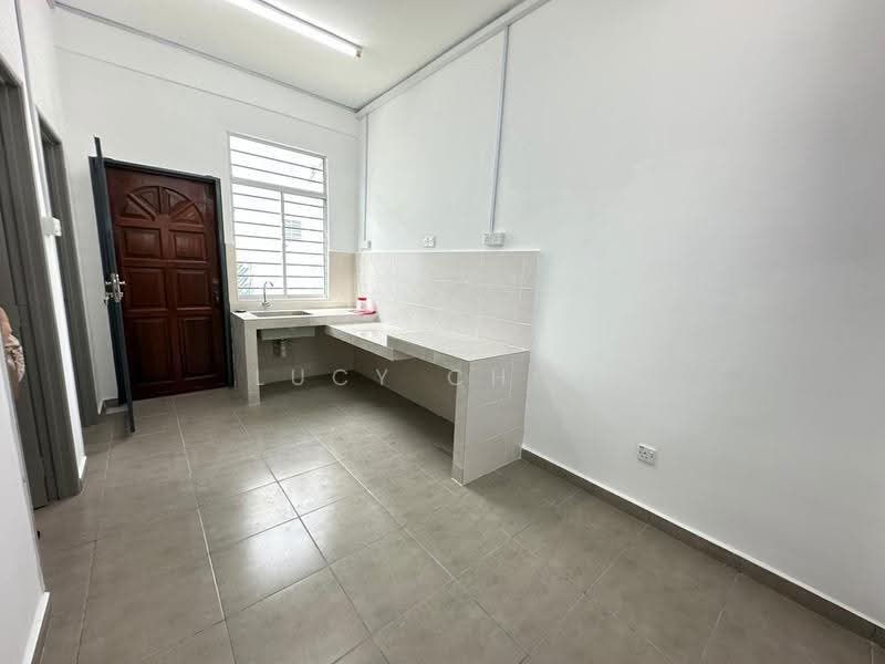 Terraced House for Rent in Taman Kundang Jaya (Rawang) - Lucy Chow - Kitchen - PropertyGuru.com.my
