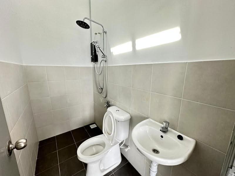 Terraced House for Rent in Taman Kundang Jaya (Rawang) - Lucy Chow - Bathroom - PropertyGuru.com.my