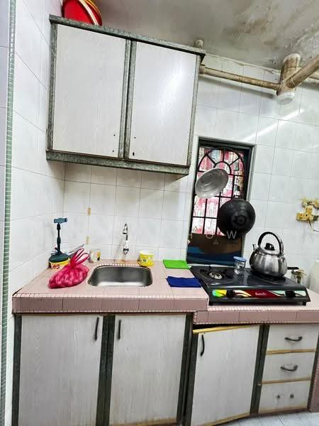 Rumah Flat untuk Dijual di Rajawali Apartment - Lucy Chow - Kitchen - PropertyGuru.com.my