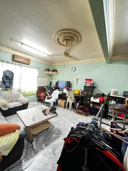Rumah Flat untuk Dijual di Rajawali Apartment - Lucy Chow - Living Room - PropertyGuru.com.my