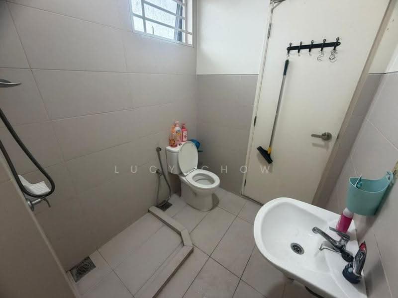 2-storey Terraced House for Sale in Bandar Country Homes (Rawang) - Lucy Chow - Bathroom - PropertyGuru.com.my