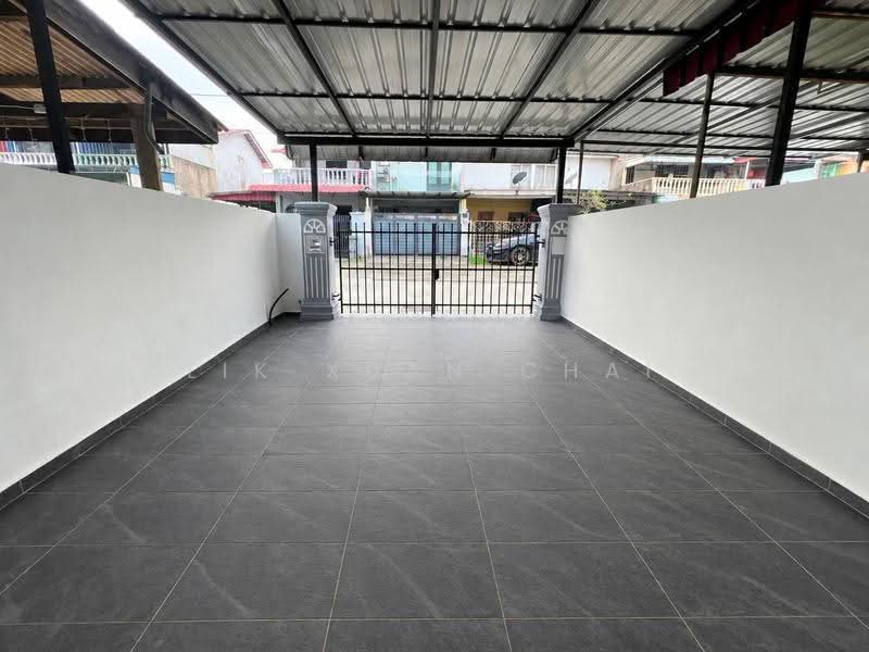Rumah Teres 2-Tingkat untuk Dijual di Taman Mesra (Kulai) - Lik Xuan Chai - Exterior - PropertyGuru.com.my