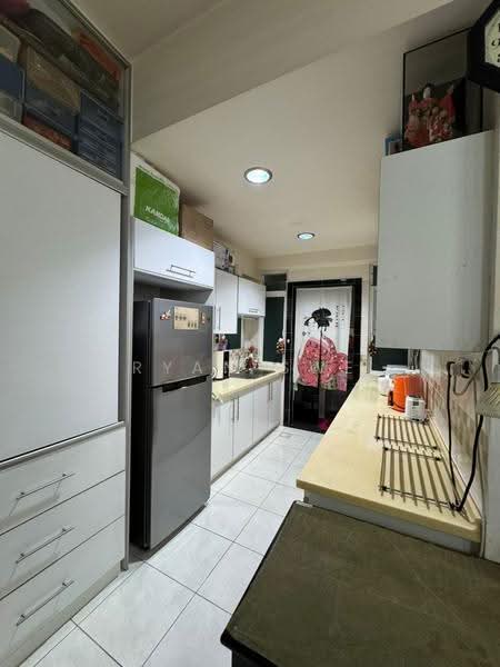 Kediaman Servis untuk Dijual di Casa Suites - Ryan Swe - Kitchen - PropertyGuru.com.my