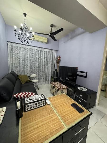 Kediaman Servis untuk Dijual di Casa Suites - Ryan Swe - Living Room - PropertyGuru.com.my