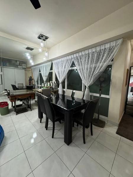 Kediaman Servis untuk Dijual di Casa Suites - Ryan Swe - Dining Room - PropertyGuru.com.my