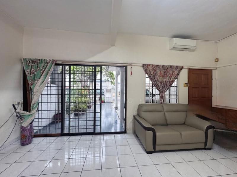 Rumah Teres untuk Dijual di Taman Bayu Perdana (Klang) - Penny Chia - Living Room - PropertyGuru.com.my