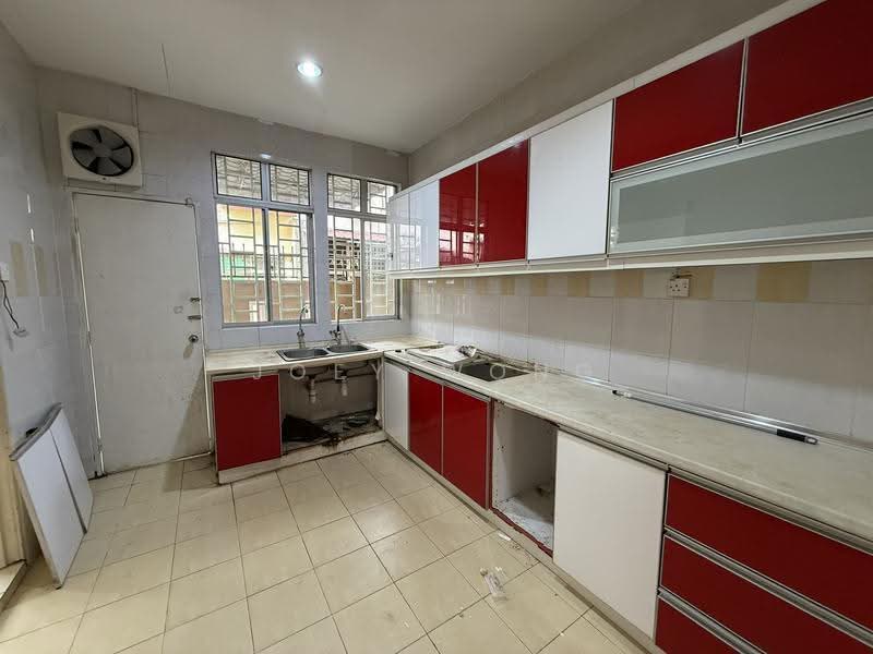 2.5-storey Terraced House for Rent in Taman Damai Utama (Bandar Kinrara) - Joey Wong - Kitchen - PropertyGuru.com.my