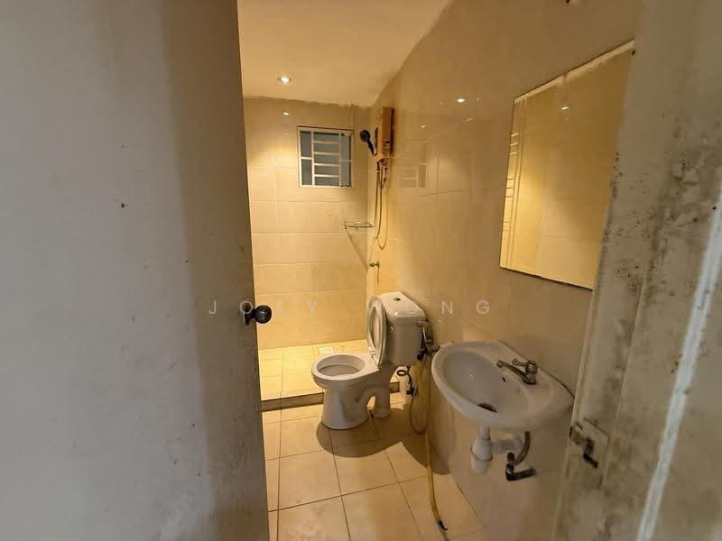 2.5-storey Terraced House for Rent in Taman Damai Utama (Bandar Kinrara) - Joey Wong - Bathroom - PropertyGuru.com.my