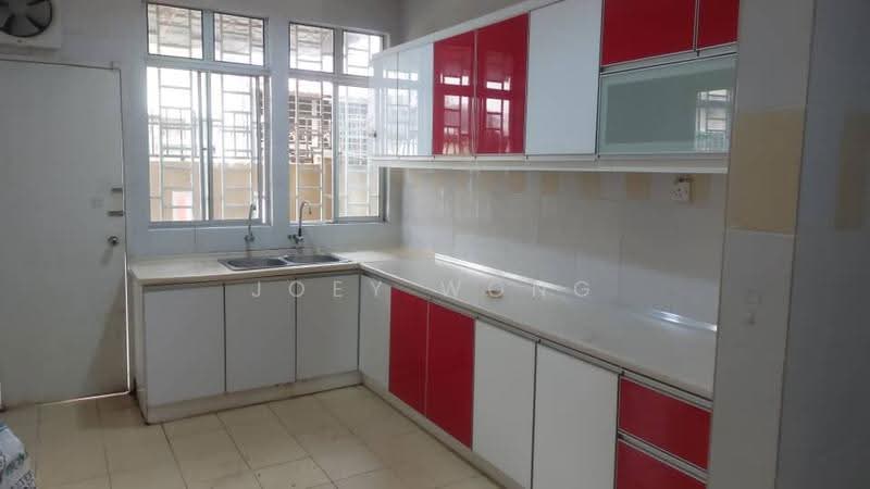 2.5-storey Terraced House for Rent in Taman Damai Utama (Bandar Kinrara) - Joey Wong - Kitchen - PropertyGuru.com.my