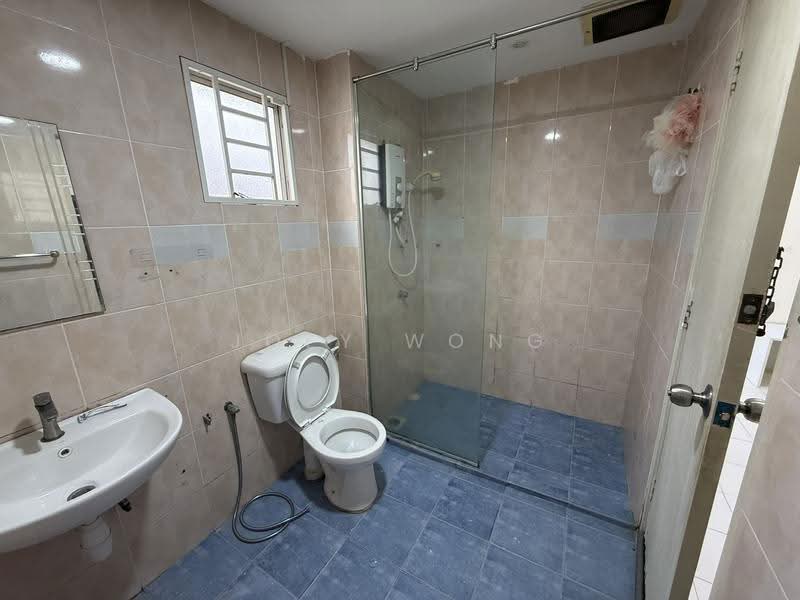 2.5-storey Terraced House for Rent in Taman Damai Utama (Bandar Kinrara) - Joey Wong - Bathroom - PropertyGuru.com.my