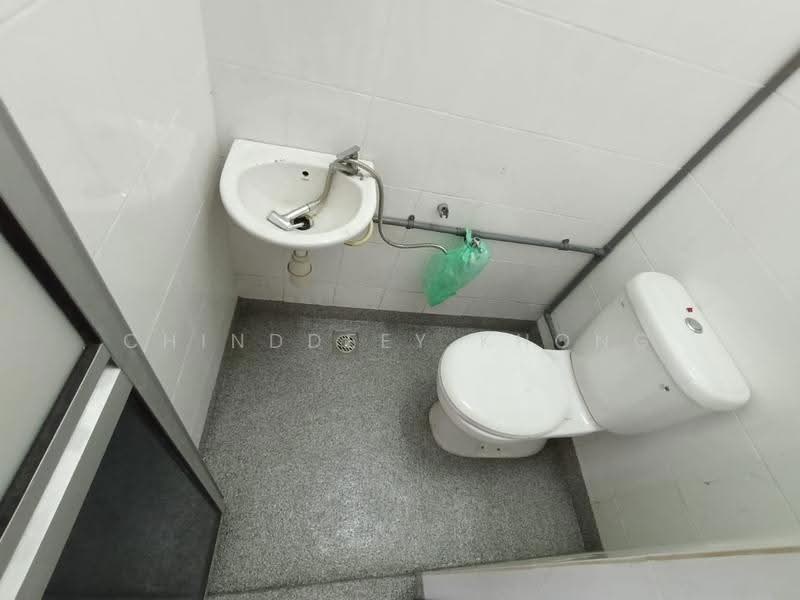Kedai untuk Disewa di Pekan Ampang (Ampang) - Chinddeey Khong - Bathroom - PropertyGuru.com.my