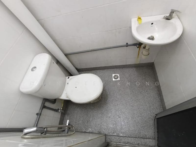 Kedai untuk Disewa di Pekan Ampang (Ampang) - Chinddeey Khong - Bathroom - PropertyGuru.com.my