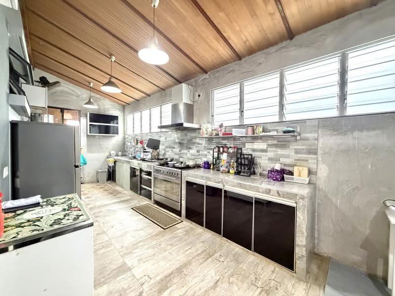 Semi-Detached House for Sale in Bandar Baru Bangi (Selangor) - Nana Cheah - Kitchen - PropertyGuru.com.my
