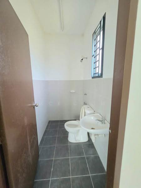 Rumah Teres 2-Tingkat untuk Dijual di Taman Scientex Senai (Senai) - Zack Chow - Bathroom - PropertyGuru.com.my