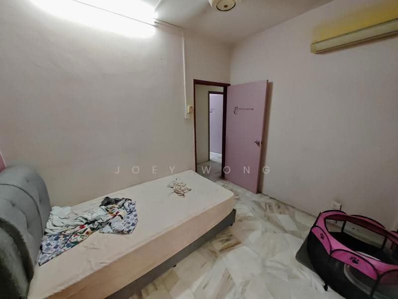 Apartment for Sale at Sri Pinang Apartment - Joey Wong - Bedroom - PropertyGuru.com.my
