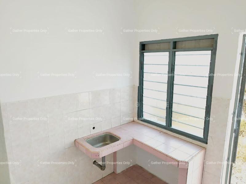 1-storey Terraced House for Sale in Taman Pengkalan Timah (Lahat) - Kar Long Lee - Kitchen - PropertyGuru.com.my