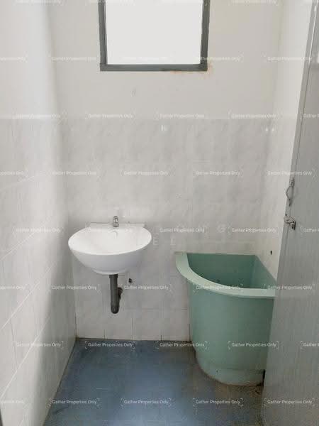 1-storey Terraced House for Sale in Taman Pengkalan Timah (Lahat) - Kar Long Lee - Bathroom - PropertyGuru.com.my