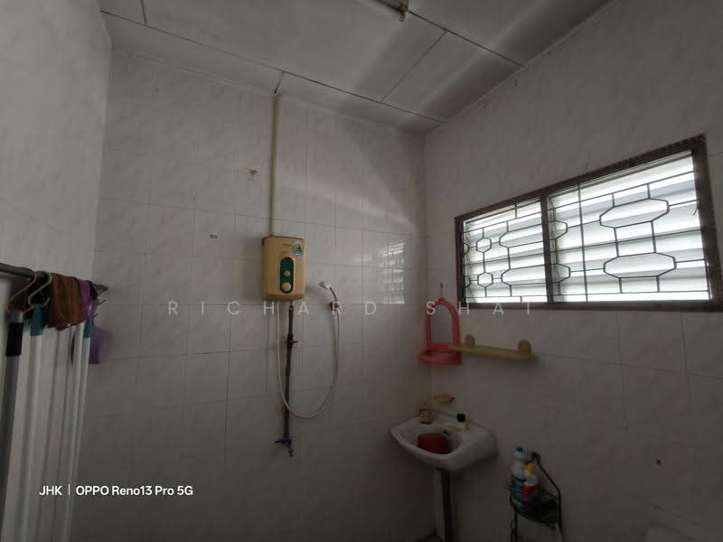 2-storey Terraced House for Rent in Permas Jaya (Johor) - Richard Shai - Bathroom - PropertyGuru.com.my