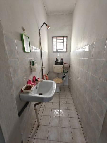 Rumah Teres 2-Tingkat untuk Dijual di Taman Kota Masai (Pasir Gudang) - Zack Chow - Bathroom - PropertyGuru.com.my