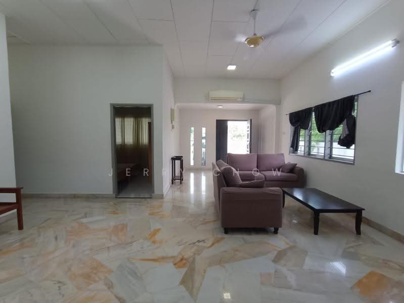 Rumah Berkembar untuk Dijual di New Pasir Puteh (Ipoh) - Jerry Chow - Living Room - PropertyGuru.com.my