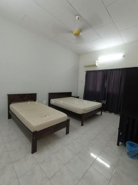 Rumah Berkembar untuk Dijual di New Pasir Puteh (Ipoh) - Jerry Chow - Bedroom - PropertyGuru.com.my