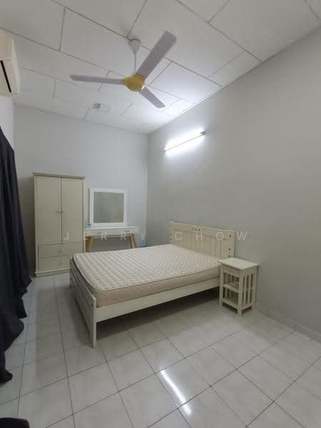 Rumah Berkembar untuk Dijual di New Pasir Puteh (Ipoh) - Jerry Chow - Bedroom - PropertyGuru.com.my