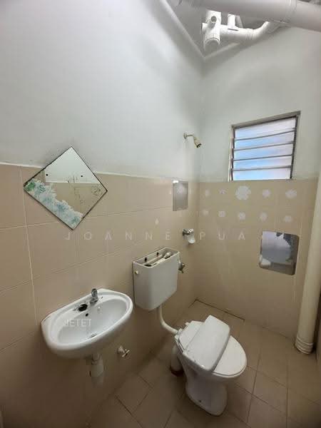 Apartment for Rent at Pangsapuri Kasuarina - Joanne Pua - Bathroom - PropertyGuru.com.my