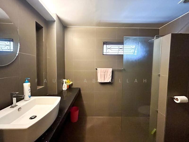 Semi-Detached House for Sale in Ukay Perdana (Ulu Kelang) - Fauzi Abdullah - Bathroom - PropertyGuru.com.my