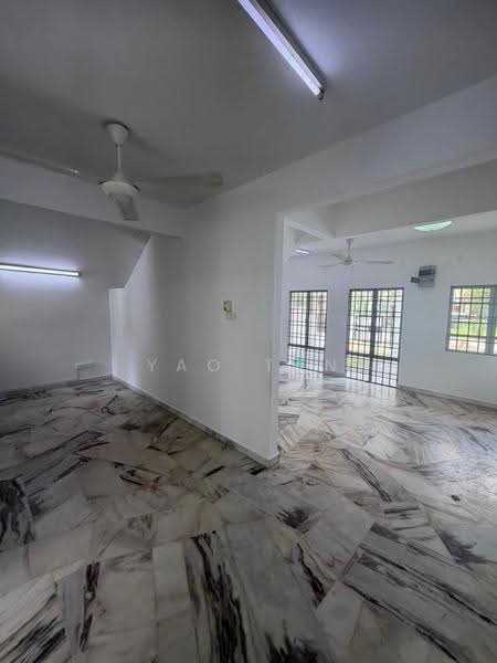 2-storey Terraced House for Sale in Putra Heights (Subang Jaya) - Yao Tan - Living Room - PropertyGuru.com.my