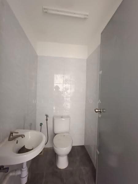 Factory for Sale in Taman Perindustrian Desa Plentong (Masai) - Henry Pua - Bathroom - PropertyGuru.com.my