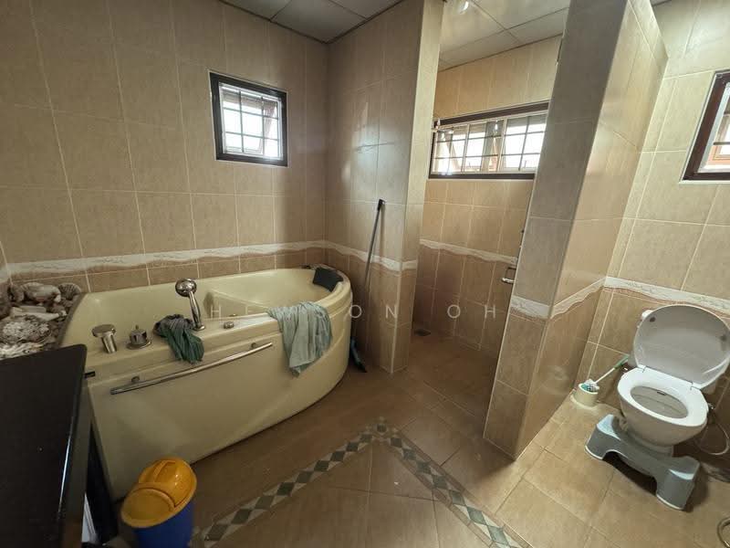 Bungalow House for Sale in Batu 9 (Cheras) - Hewson Oh - Bathroom - PropertyGuru.com.my
