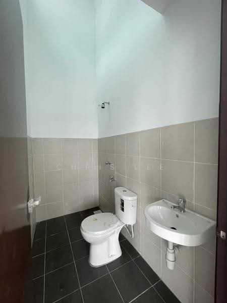 Rumah Teres 2-Tingkat untuk Disewa di Taman Rambai Indah (Jenjarom) - Chris Lee - Bathroom - PropertyGuru.com.my