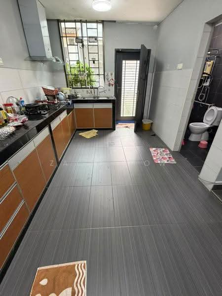 2-storey Terraced House for Sale in Taman Molek (Johor Bahru) - Zack Chow - Kitchen - PropertyGuru.com.my