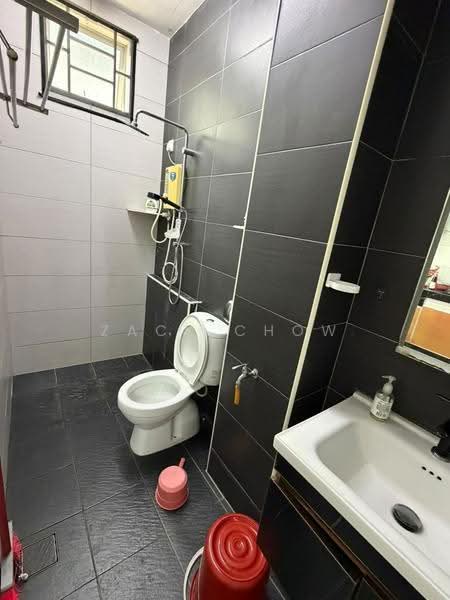 2-storey Terraced House for Sale in Taman Molek (Johor Bahru) - Zack Chow - Bathroom - PropertyGuru.com.my
